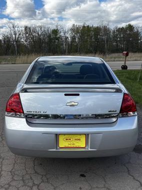 Silver 2009 Chevrolet Impala LT