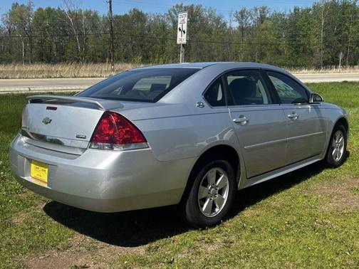 Silver 2009 Chevrolet Impala LT