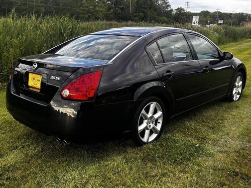 Black 2004 Nissan Maxima SE
