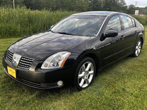 Black 2004 Nissan Maxima SE