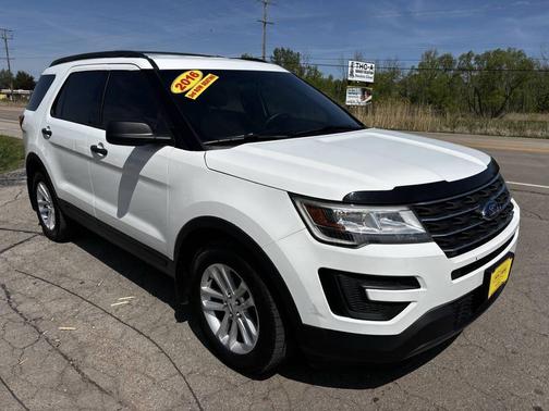 White 2016 Ford Explorer Base