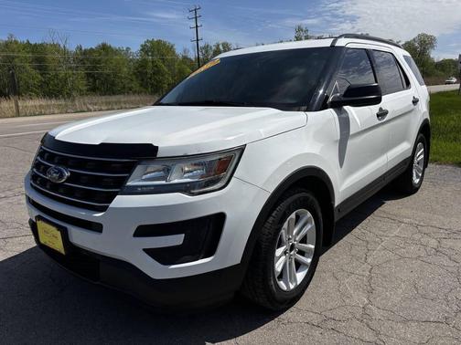 White 2016 Ford Explorer Base