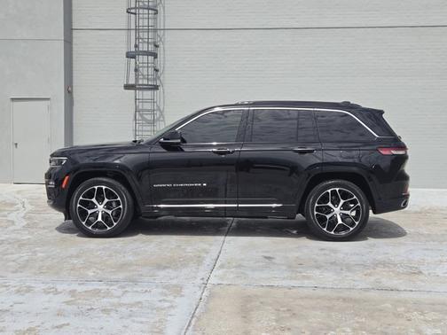 Diamond Black Crystal Pearlcoat 2024 Jeep Grand Cherokee Summit Reserve