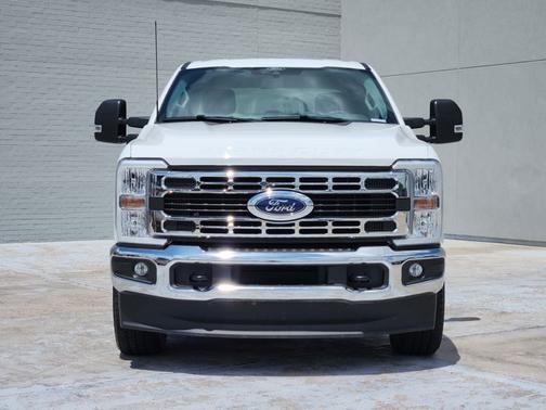 Oxford White 2025 Ford F-250 XLT