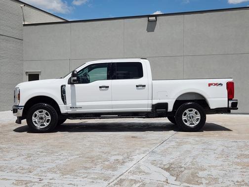 Oxford White 2025 Ford F-250 XLT