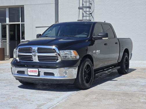Brilliant Black Crystal Pearlcoat 2019 RAM 1500 Classic Lone Star