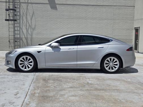 2017 Tesla Model S 75D