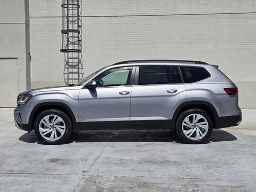 2022 Volkswagen Atlas 3.6L V6 SE w/Technology