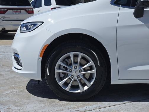 Bright White Clearcoat 2026 Chrysler Pacifica Select