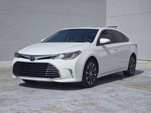 Blizzard Pearl 2018 Toyota Avalon XLE Premium
