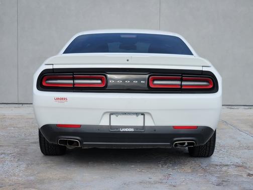 Bright White Clearcoat 2016 Dodge Challenger SXT