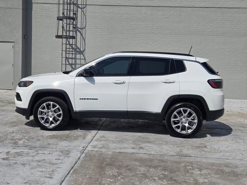 2024 Jeep Compass Latitude Lux