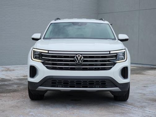 Pure White 2024 Volkswagen Atlas 2.0T SE w/Technology