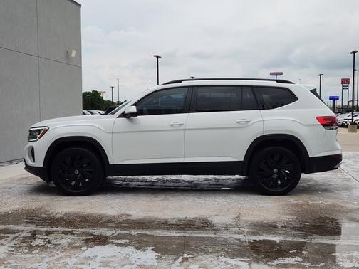 Pure White 2024 Volkswagen Atlas 2.0T SE w/Technology