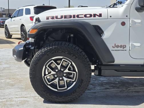 Bright White Clearcoat 2026 Jeep Gladiator Rubicon