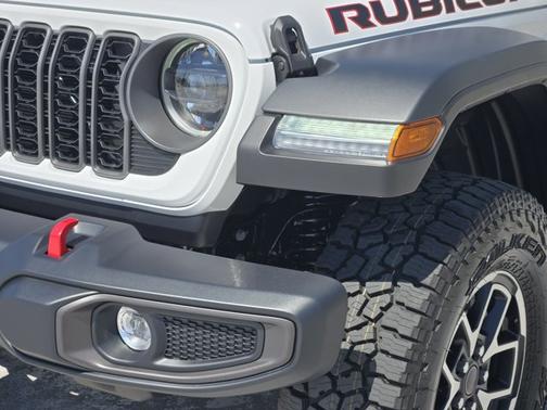 Bright White Clearcoat 2026 Jeep Gladiator Rubicon