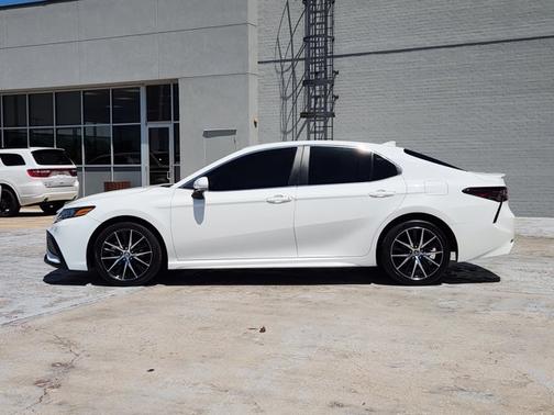 Ice Cap 2023 Toyota Camry SE