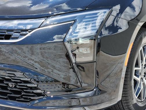 Diamond Black Crystal Pearlcoat 2027 Chrysler Pacifica Limited
