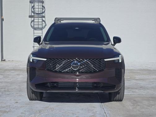 2026 Volvo XC90 Plug-In Hybrid Ultra Dark Theme
