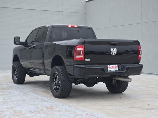 Diamond Black Crystal Pearlcoat 2023 RAM 2500 Laramie