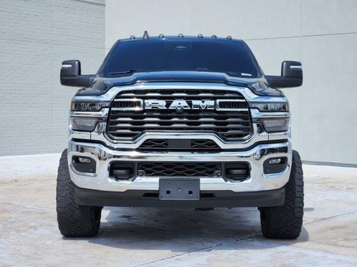 Diamond Black Crystal Pearlcoat 2025 RAM 2500 Tradesman