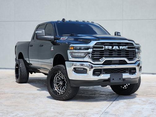 Diamond Black Crystal Pearlcoat 2025 RAM 2500 Tradesman
