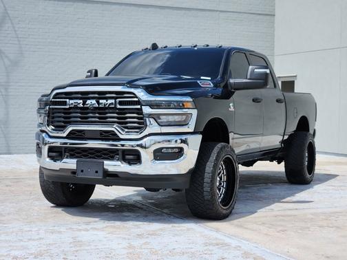 Diamond Black Crystal Pearlcoat 2025 RAM 2500 Tradesman