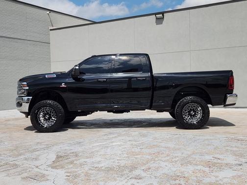 Diamond Black Crystal Pearlcoat 2025 RAM 2500 Tradesman