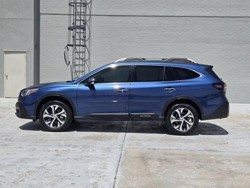 2022 Subaru Outback Touring XT