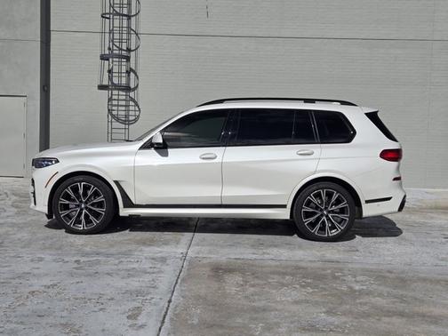 2021 BMW X7 M50i