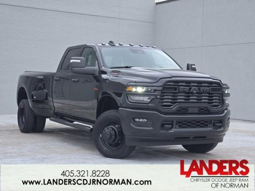 Diamond Black Crystal Pearlcoat 2026 RAM 3500 Tradesman
