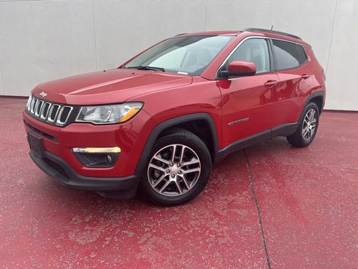 Photo 3 of 21 of 2019 Jeep Compass Latitude w/Sun/Wheel Pkg