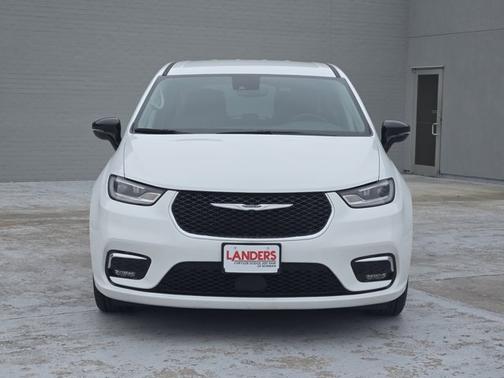 2024 Chrysler Pacifica Hybrid Select