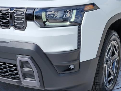 Bright White Clearcoat 2026 Jeep Cherokee Laredo