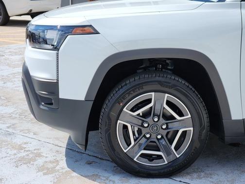 Bright White Clearcoat 2026 Jeep Cherokee Laredo