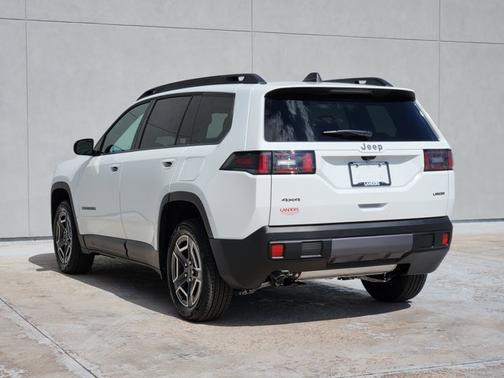 Bright White Clearcoat 2026 Jeep Cherokee Laredo