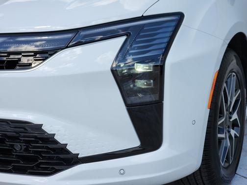 Bright White Clearcoat 2027 Chrysler Pacifica Limited