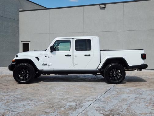 Bright White Clearcoat 2025 Jeep Gladiator Nighthawk