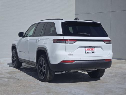 2026 Jeep Grand Cherokee Laredo Altitude