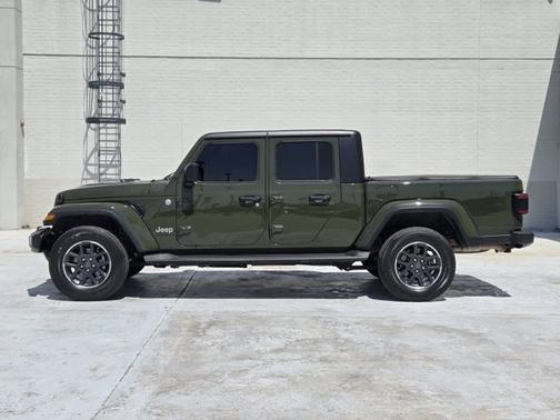 2022 Jeep Gladiator Overland