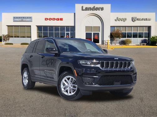 Diamond Black Crystal Pearlcoat 2026 Jeep Grand Cherokee Laredo X