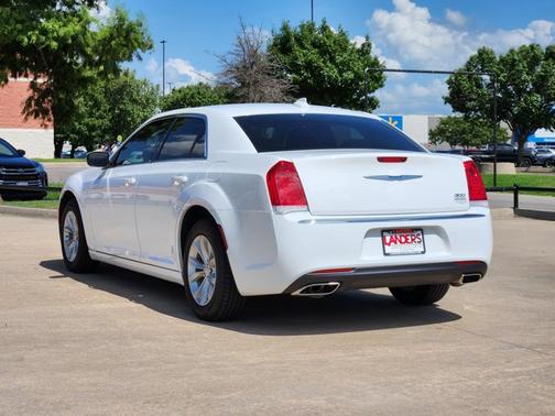 2023 Chrysler 300 Touring