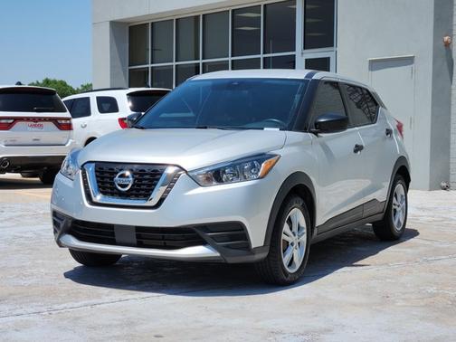 Brilliant Silver Metallic 2020 Nissan Kicks S