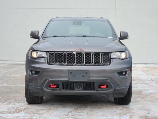 Granite Crystal Metallic Clearcoat 2019 Jeep Grand Cherokee Trailhawk