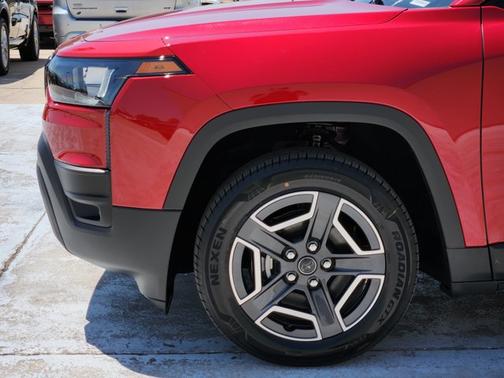 Red Hot Pearlcoat 2026 Jeep Cherokee Laredo