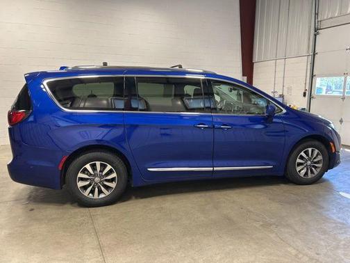 Ocean Blue Metallic 2020 Chrysler Pacifica Touring-L Plus