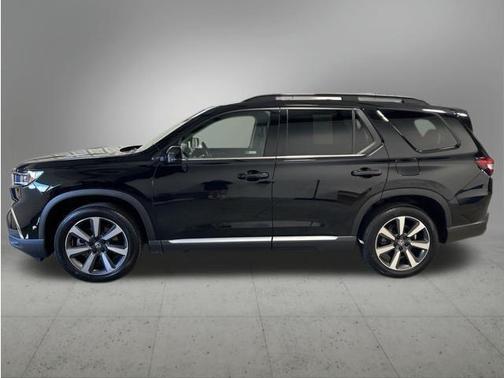 Crystal Black Pearl 2024 Honda Pilot Touring 8-Passenger