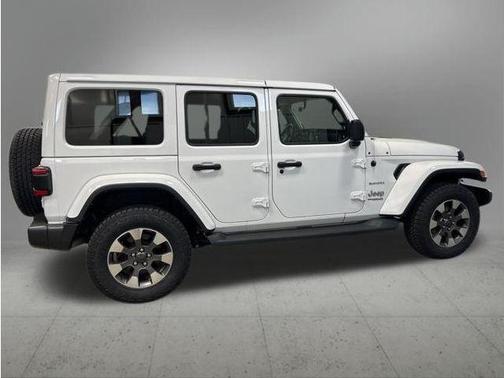 Bright White Clearcoat 2022 Jeep Wrangler Unlimited Sahara