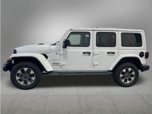 Bright White Clearcoat 2022 Jeep Wrangler Unlimited Sahara