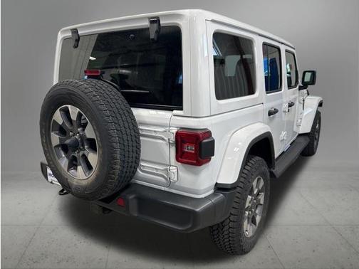 Bright White Clearcoat 2022 Jeep Wrangler Unlimited Sahara